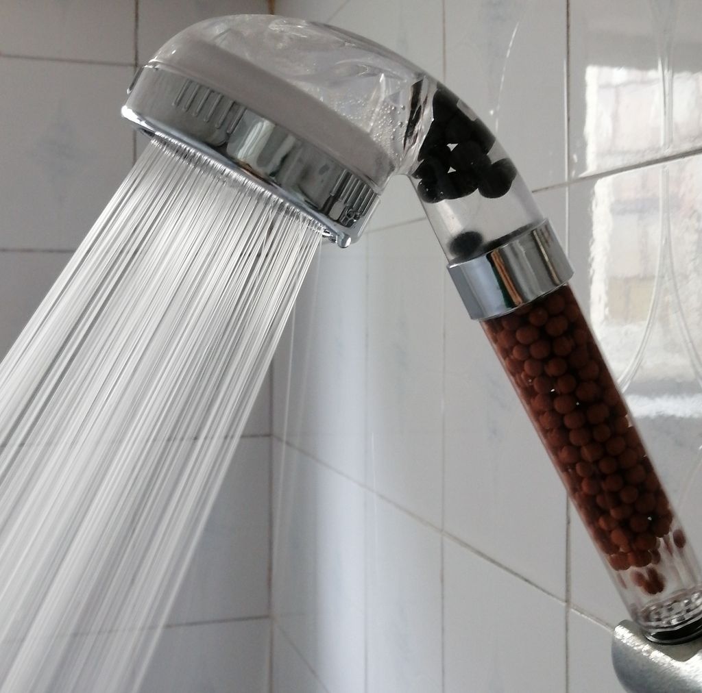 سر دوش افزاینده‌ی فشار آب حمام